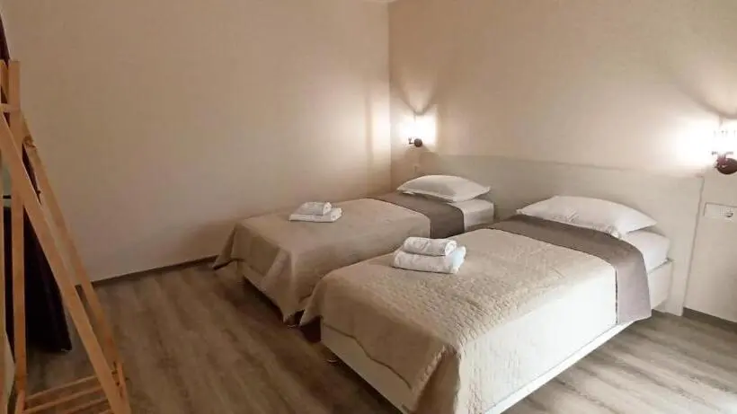 اتاق استاندارد با چشم‌انداز کوهستان, Alvani Inn