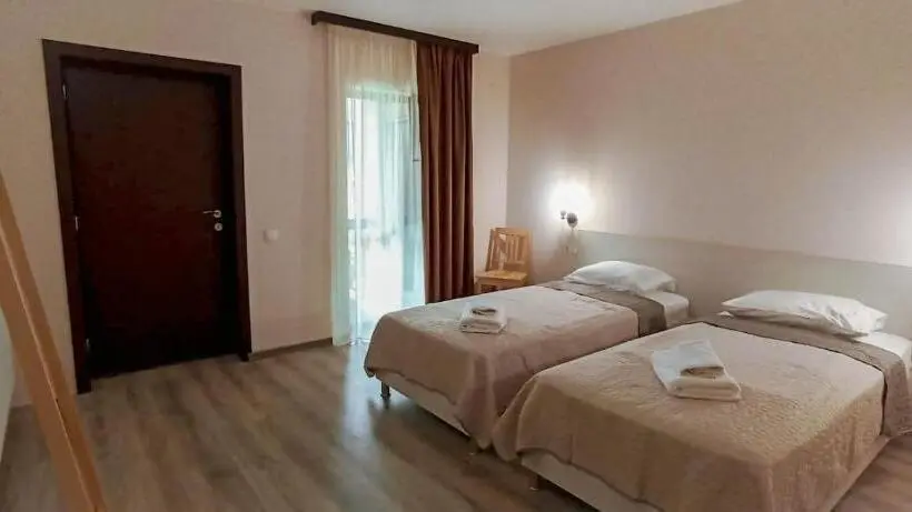 اتاق استاندارد با چشم‌انداز کوهستان, Alvani Inn
