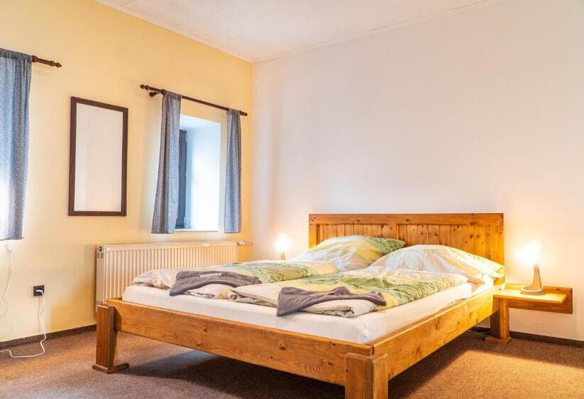 חדר בסיסי לשלושה, Penzion Jedlová