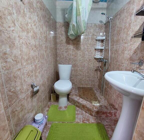 اتاق استاندارد سه نفره, Rahat Guesthouse