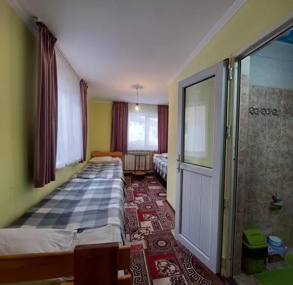 اتاق استاندارد سه نفره, Rahat Guesthouse