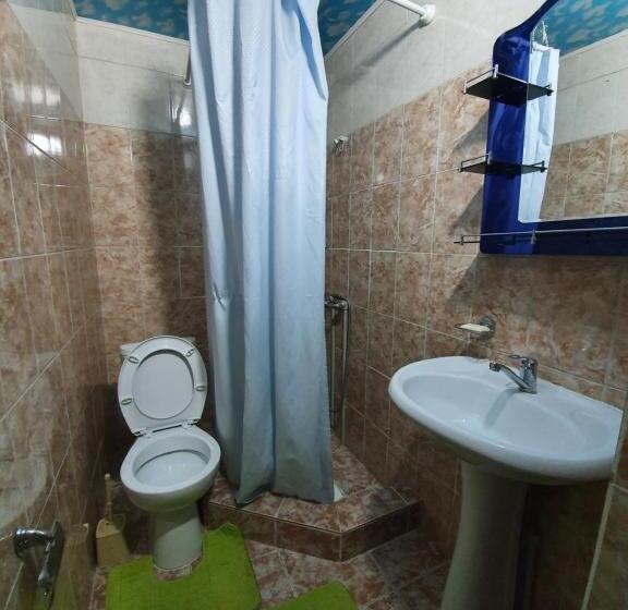 اتاق استاندارد سه نفره, Rahat Guesthouse