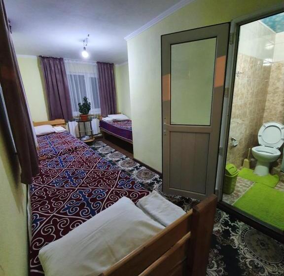 اتاق استاندارد سه نفره, Rahat Guesthouse