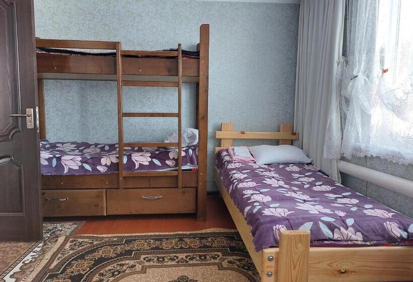 تختخواب در اتاق مشترک, Rahat Guesthouse