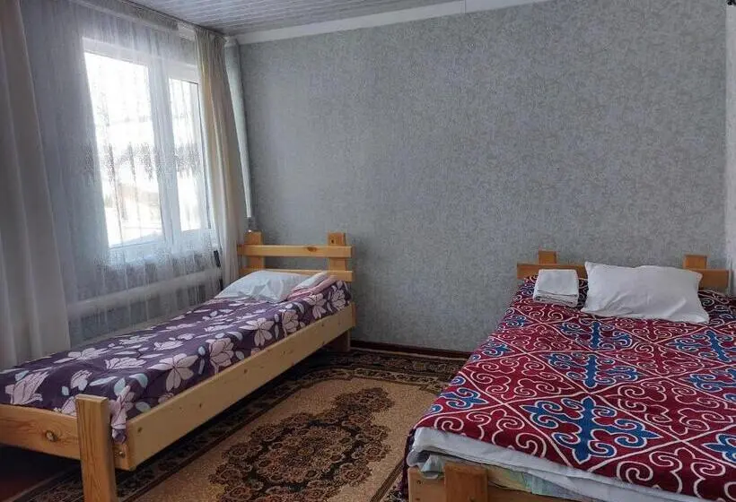 تختخواب در اتاق مشترک, Rahat Guesthouse