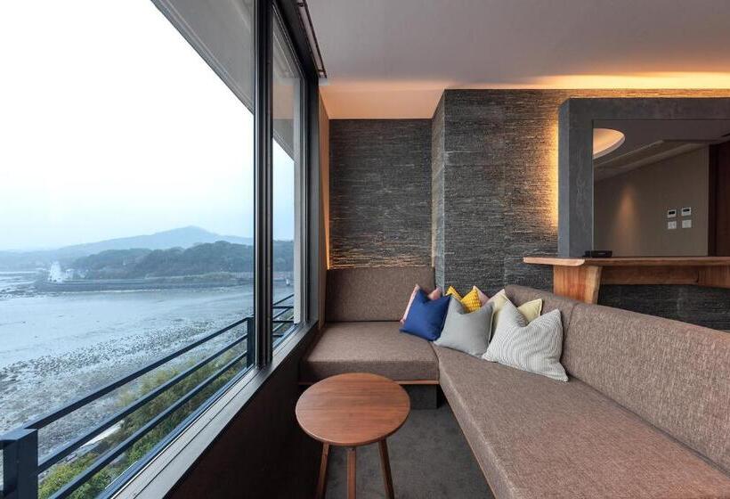 Президентский Люкс, Tara Dakeonsen Kanigoten