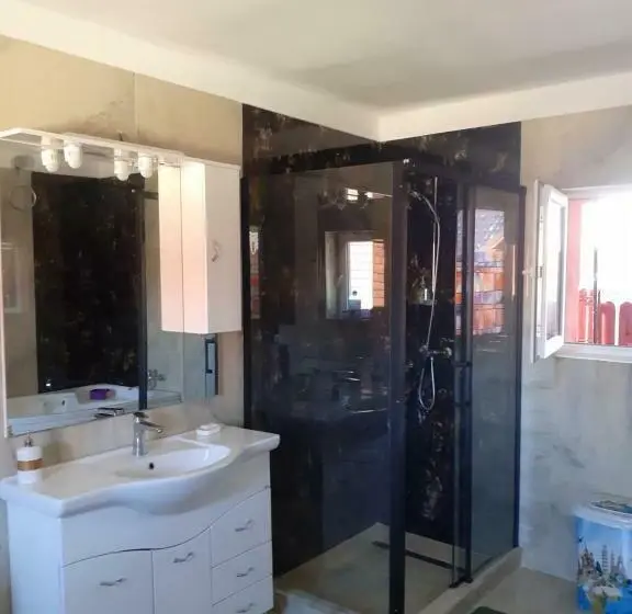 Quarto Familiar, Casa Cristea