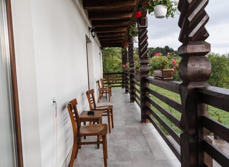 Номер Deluxe с Балконом, Conacul Maramureșean Bilgăr