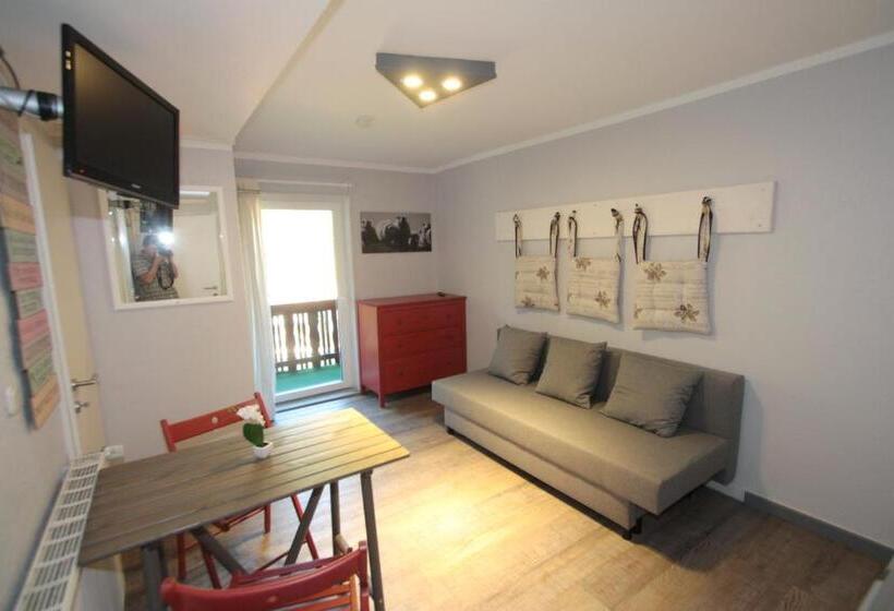 Family flat with balcony, Ferienanlage Forellenhof