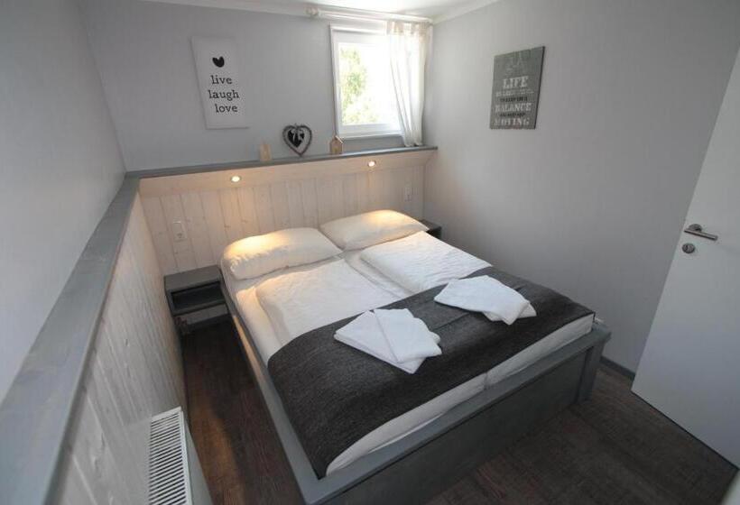 Family flat with balcony, Ferienanlage Forellenhof