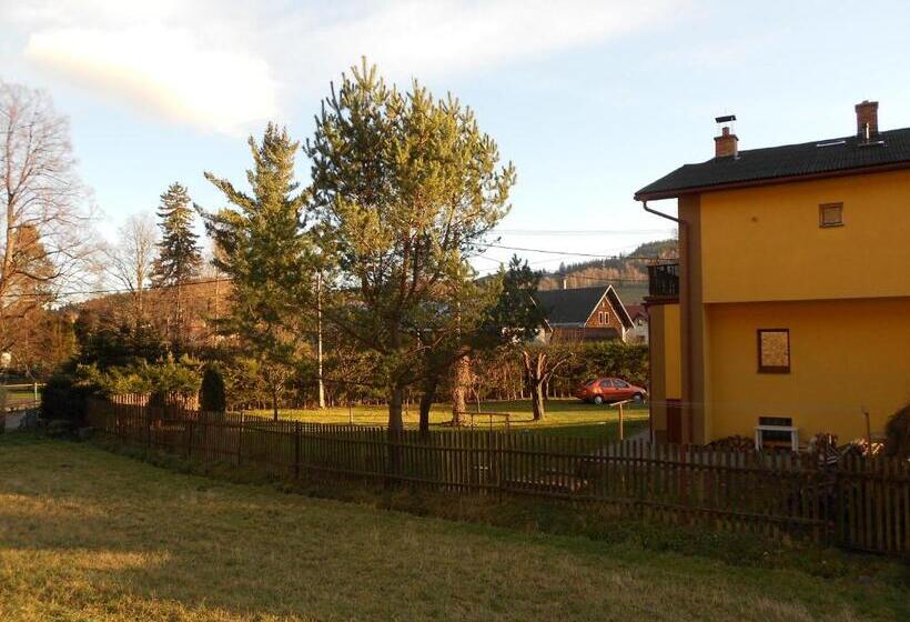 Апартаменты 3 Спальни, Penzion Gott