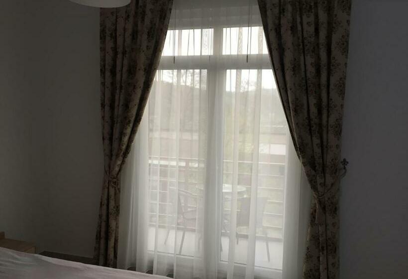 اتاق استاندارد سه نفره, Aby Sunrise