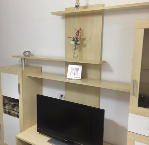 اتاق خانوادگی, Aby Sunrise