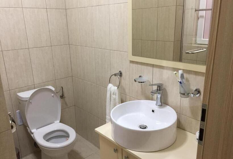 اتاق خانوادگی, Aby Sunrise