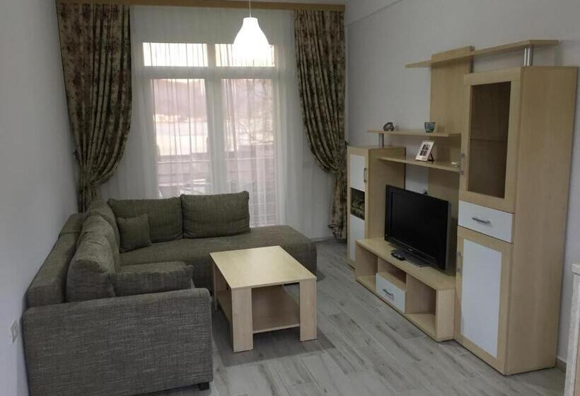 اتاق خانوادگی, Aby Sunrise