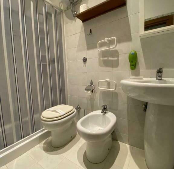 اتاق استاندارد سه تخته با بالکن, Bed & Breakfast Plebiscito Home
