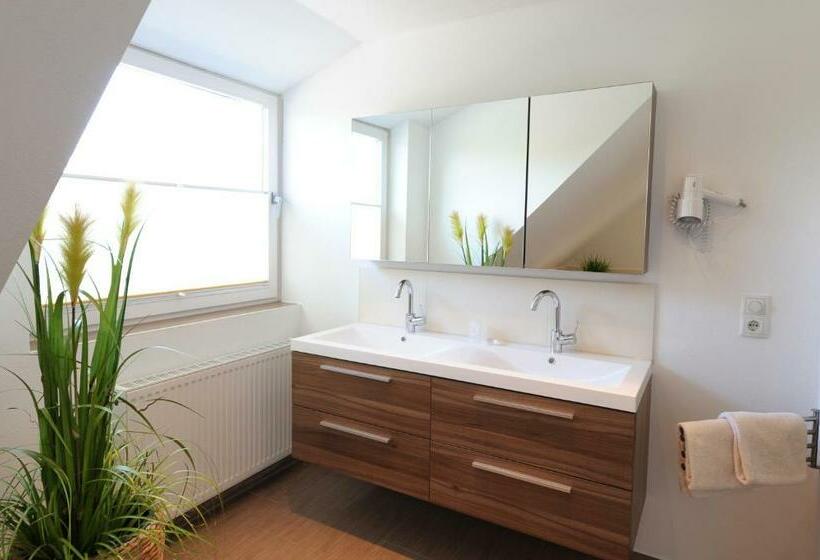 إستوديو قياسى, Burgdorfs Hotel & Restaurant