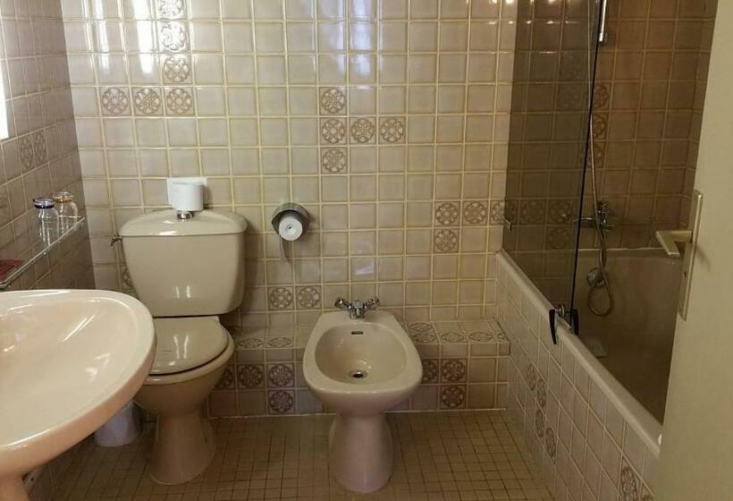 חדר משפחתי, A Notre Dame