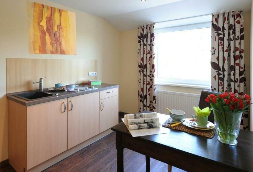 إستوديو قياسى, Burgdorfs Hotel & Restaurant