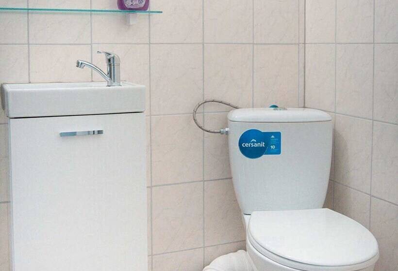 اتاق اکونومی یک تخته, City Stop Berlin