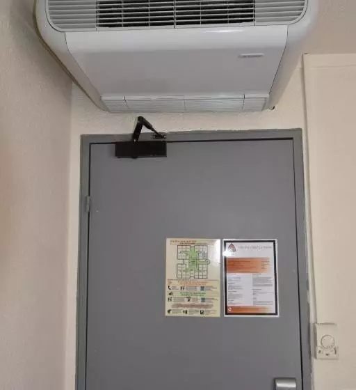 スタンダード４人部屋, Face West Le Pontet