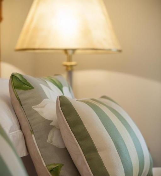 ベーシックルーム, Goldsborough Hall