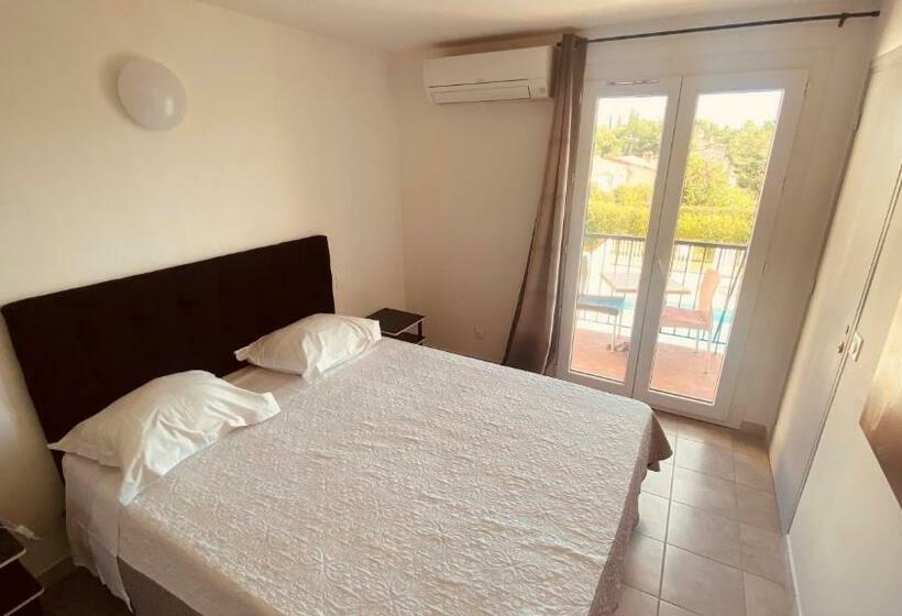 غرفة سوبيريور, De La Poste