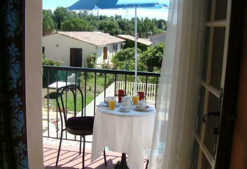 غرفة سوبيريور, De La Poste