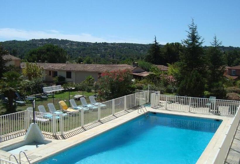 غرفة سوبيريور, De La Poste