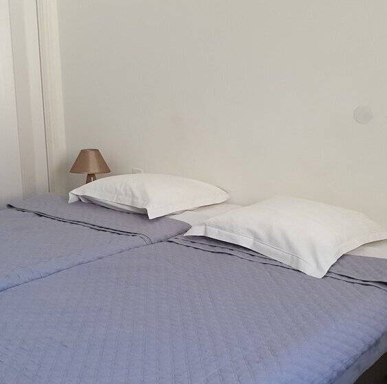 غرفة سوبيريور, De La Poste