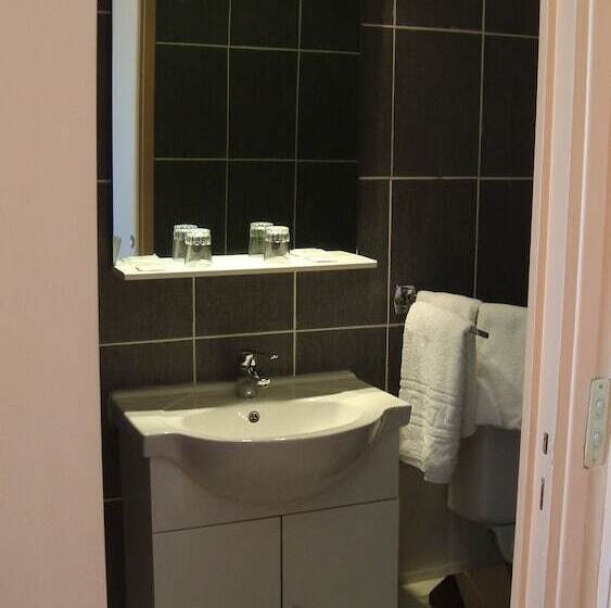 غرفة سوبيريور, De La Poste