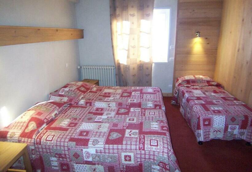 חדר סטנדרט לשלושה, Hôtel Les Bernards