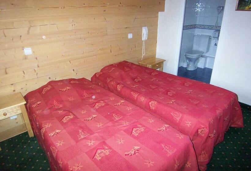 חדר סטנדרט לשלושה, Hôtel Les Bernards