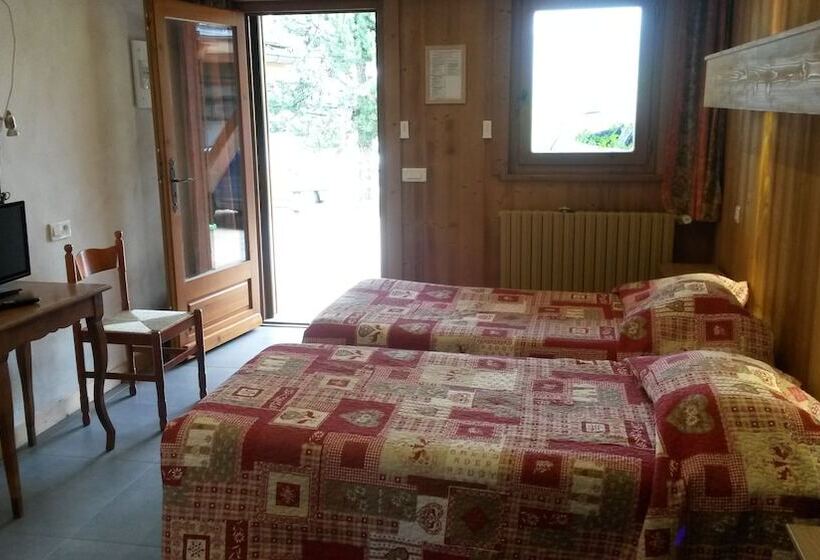 חדר סטנדרט לשלושה, Hôtel Les Bernards