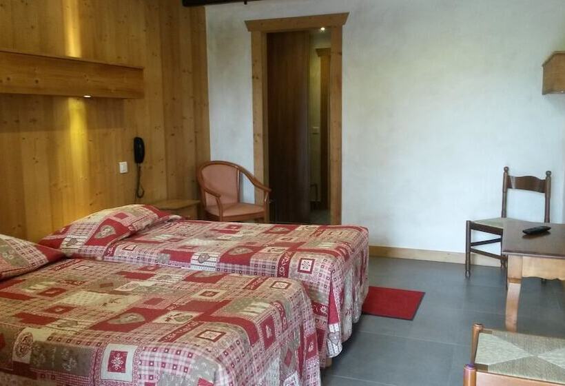 חדר סטנדרט לארבעה, Hôtel Les Bernards