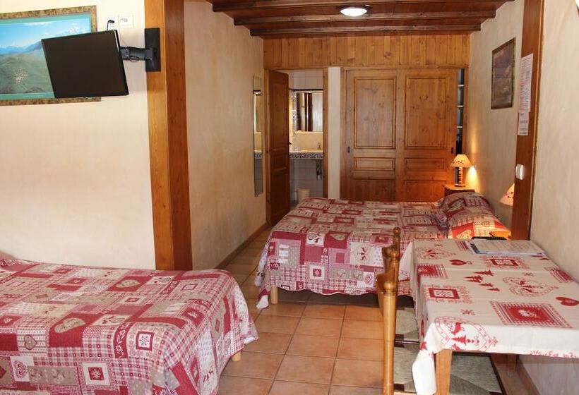 חדר סטנדרט לארבעה, Hôtel Les Bernards