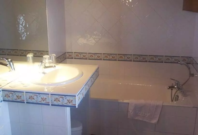 スタンダード４人部屋, Hôtel Les Bernards