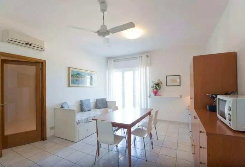 سوییت اجرایی, Il Conero Mare