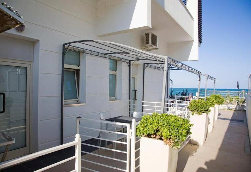 سوییت جونیور با چشم‌انداز دریا, Il Conero Mare