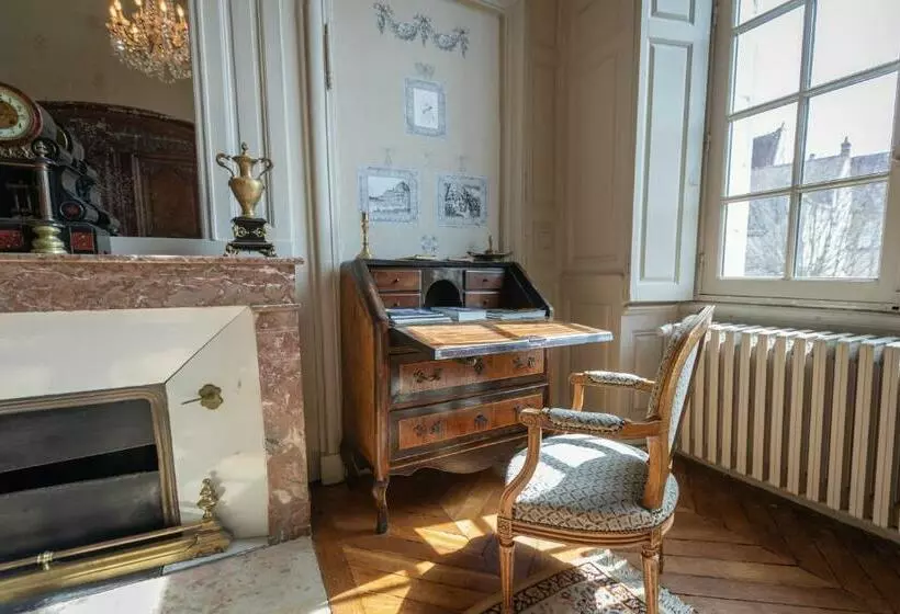 スタンダードルーム, L Hotel De Panette, Un Exceptionnel Château En Ville   Cathédrale