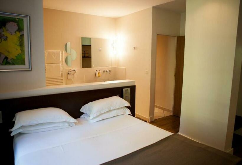 חדר סופריור, La Beauze