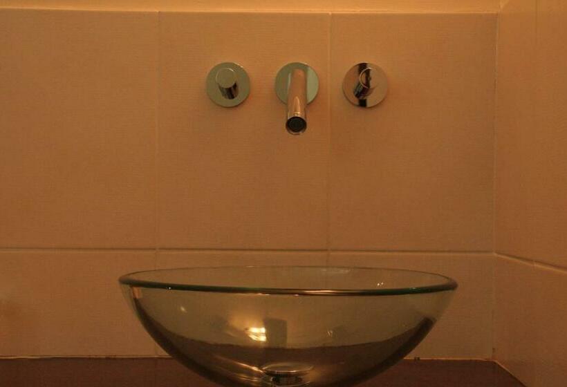 חדר סופריור, La Beauze