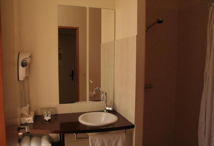 غرفة قياسية مطلّة علي الحديقة, La Beauze