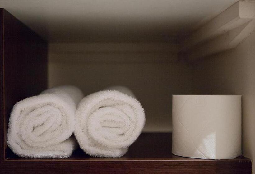 غرفة قياسية مطلّة علي الحديقة, La Beauze