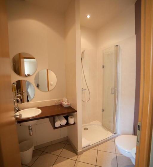 غرفة قياسية مطلّة علي الحديقة, La Beauze