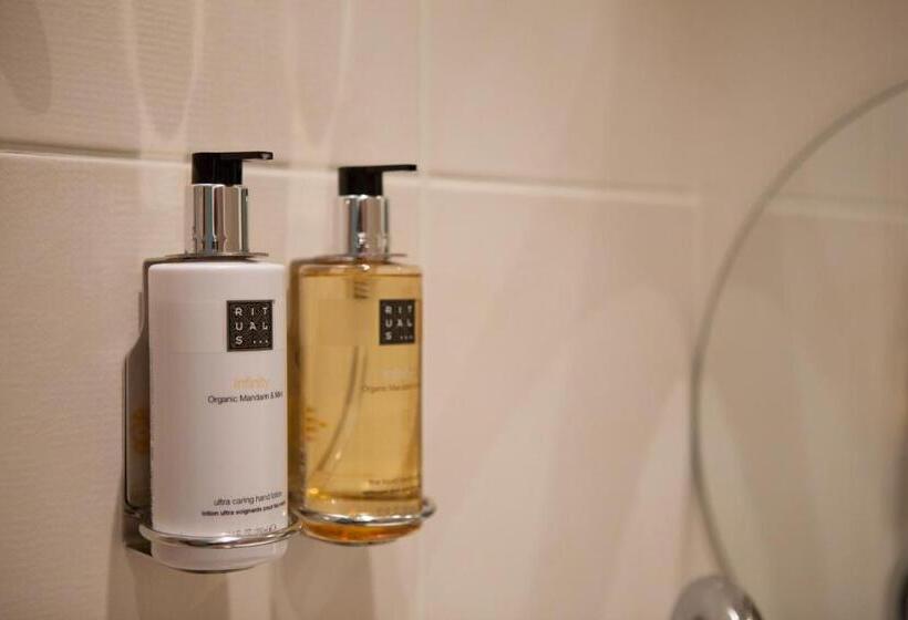 חדר סטנדרט מותאם לאדם עם מוגבלויות, La Beauze