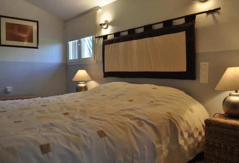 جناح مزود بتراس, La Bégude Du Pascouren