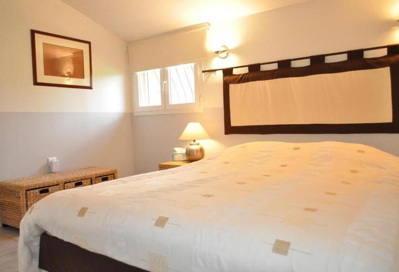 جناح مزود بتراس, La Bégude Du Pascouren