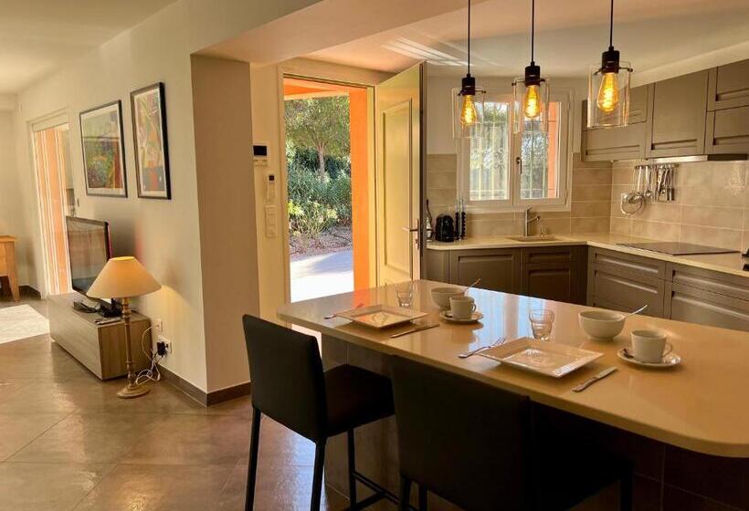 فيلا غرفة نوم واحدة مع مسبح, La Bégude Du Pascouren