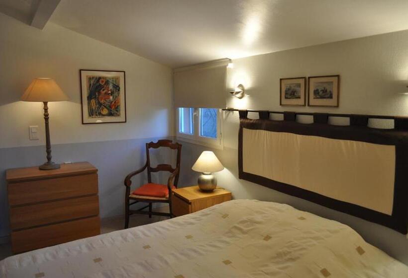 جناح مزود بتراس, La Bégude Du Pascouren